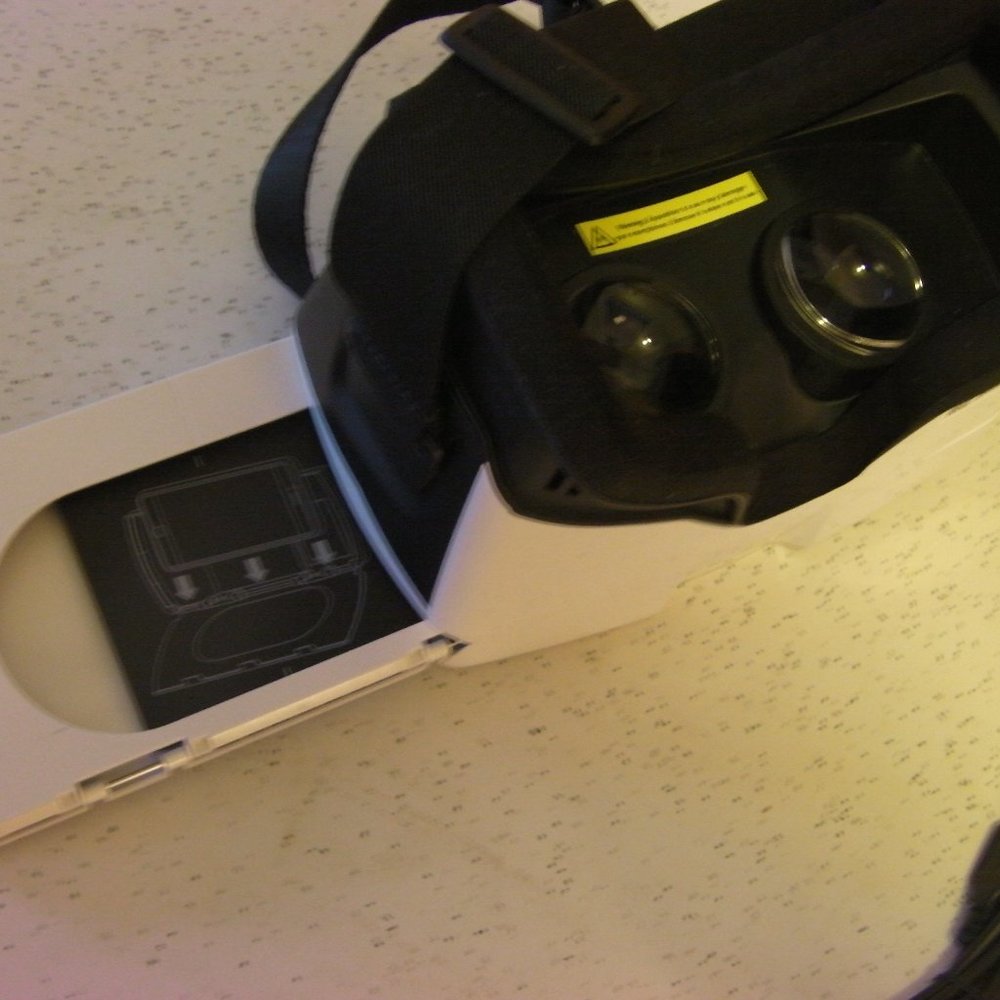 Parrot Cockpit II VR Goggles (Note: Require Phone) - Picture 5 of 6